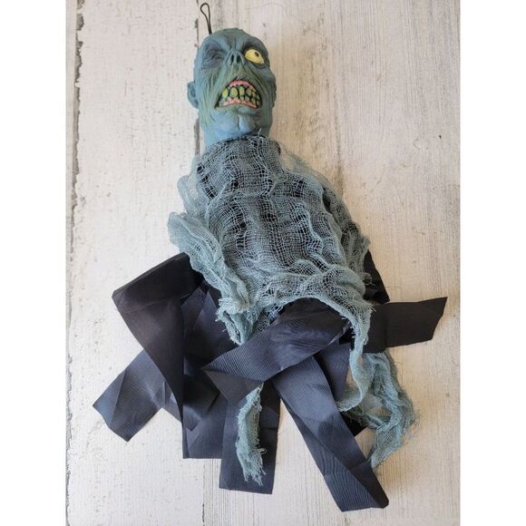 Mini rubber head hanging scary brain zombie prop Halloween - Picture 2 of 7